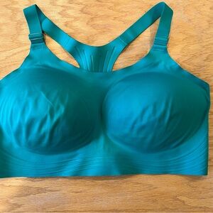 Target Teal Sports Bra with Seamless Design and Breathable Fabric